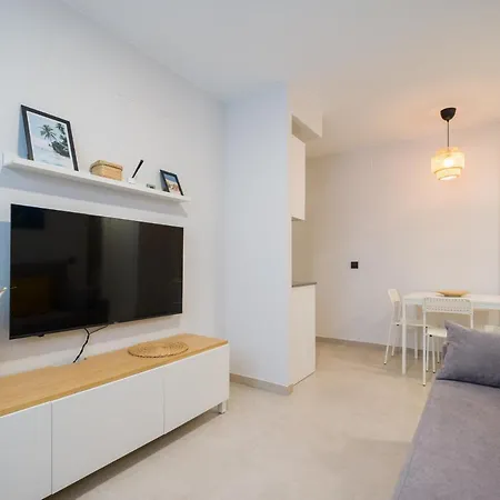 Brand New Downtown Daire *