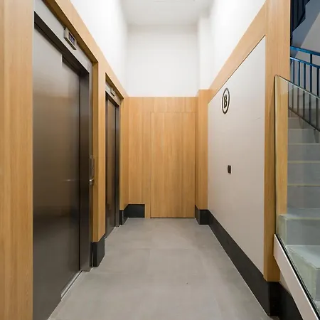 Brand New Downtown Daire *